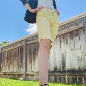 Yellow nori low rise Bermuda shorts